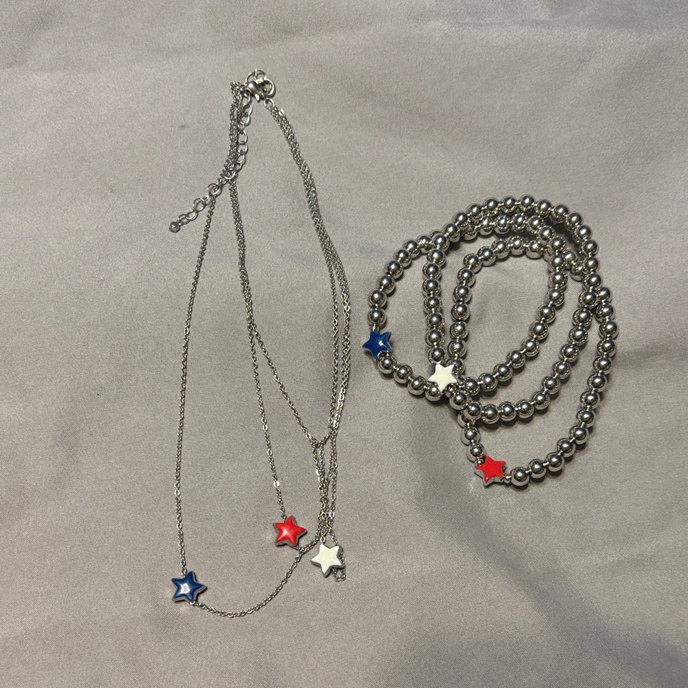 ☃️ NEW LOWER PRICE ☃️ ~ Silver Star Necklace and Bracelet Set